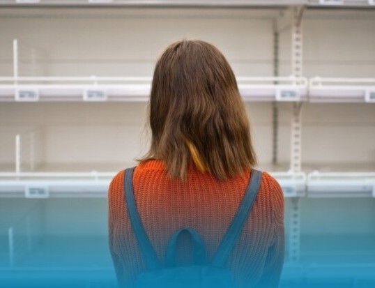 imagen mujer en el supermercado